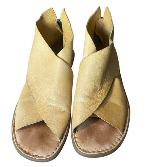 Born Yellow Tan leather Sandals with Crossover Design size 9 mustard - Picture 1 of 10